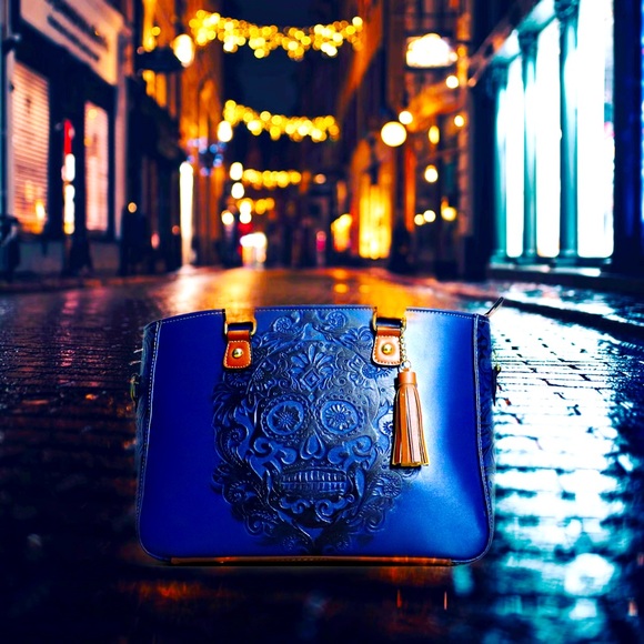 Elisa skull engraved handmade bag/crossbody - Picture 4 of 9